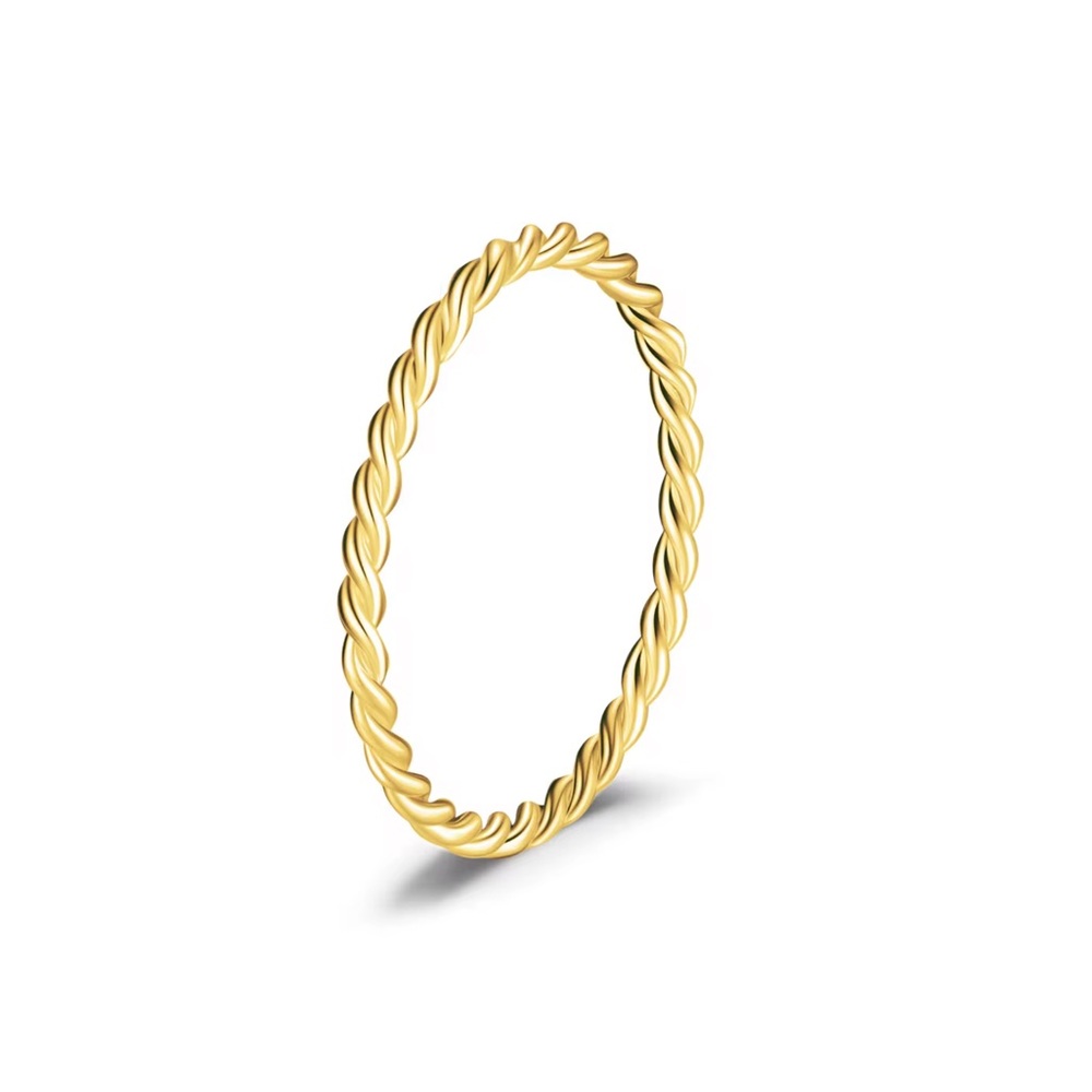 Elegant Gold Twisted Ring